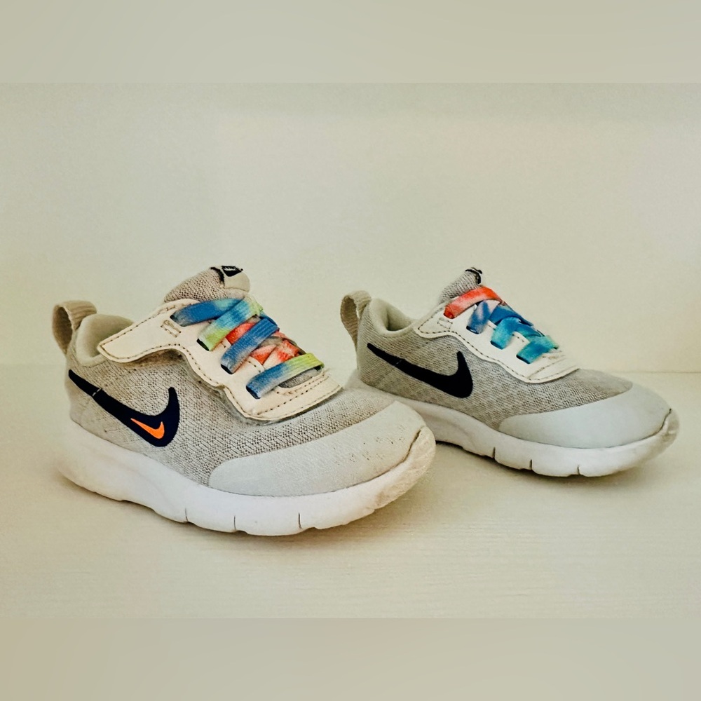 Nike Toddler/Kids' Gray Sneakers with Multicolor Laces - Size 6